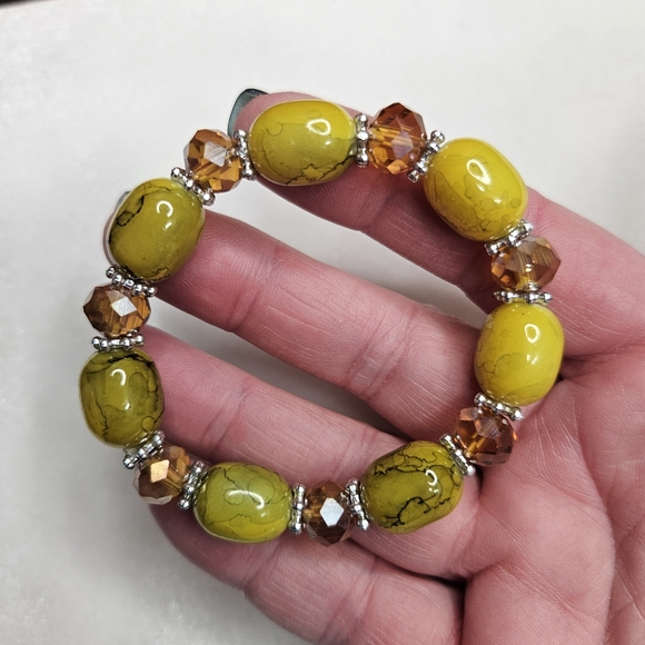 Women's Yellow Glass Bead Stretch Bracelet Faceted Beads Amber Color Beads NWOT - Picture 5 of 6
